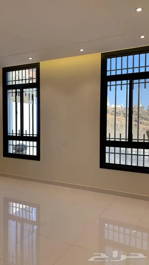 شقة كبيرة على نظام دور للبيع قرب المطار 3