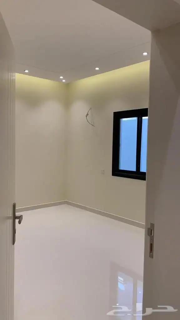 شقة كبيرة على نظام دور للبيع قرب المطار 5