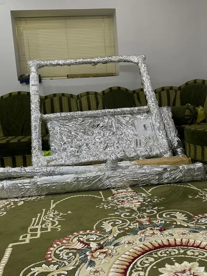 سرير خشب بتصميم عصري 1