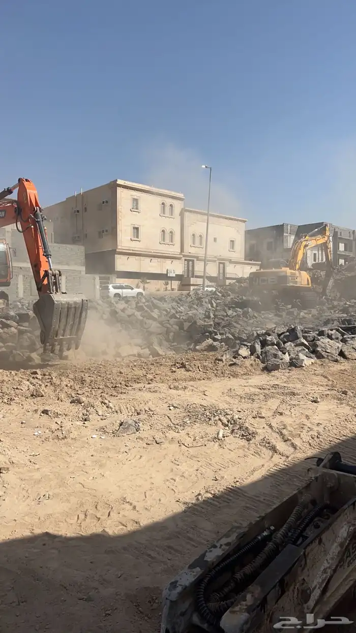 بوكلين وقلابات للايجار المدينه 3