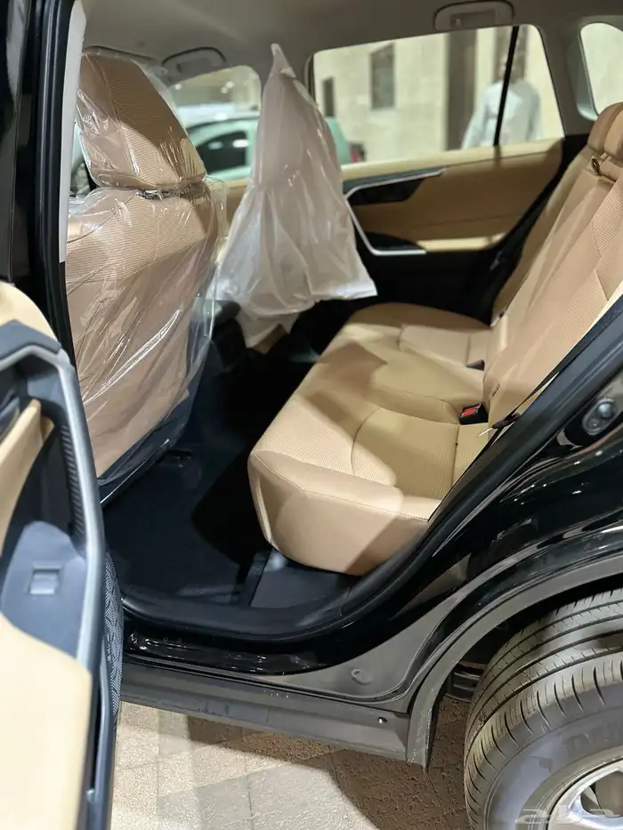 تويوتا راف فور ستاندر LE بنزين دفع رباعي 2024 7