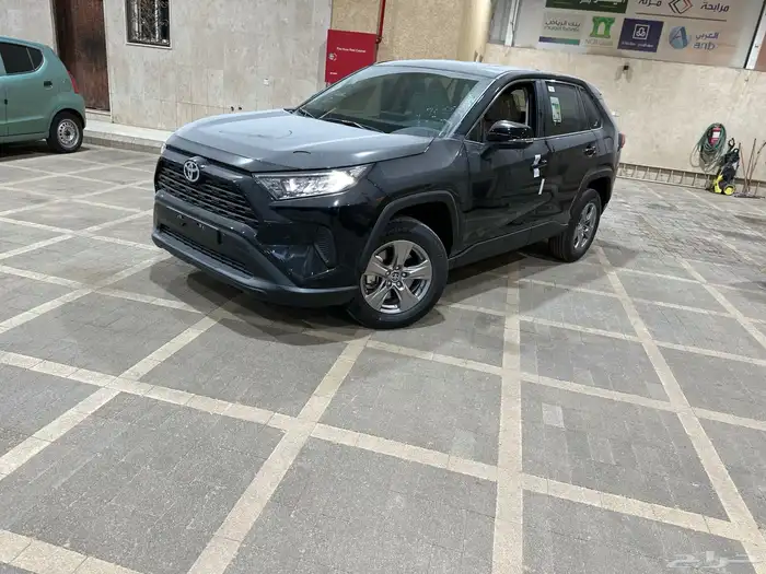 تويوتا راف فور ستاندر LE بنزين دفع رباعي 2024 1
