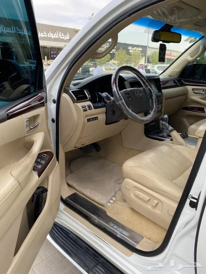 لكزس LX570موديل 2014 عداد 257 الف كم 6