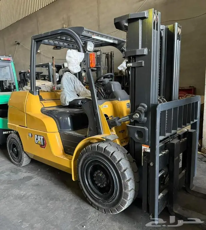 فوركلفت شوكه سكينه رافعه شوكيه forklift للإيجار في الرياض 4