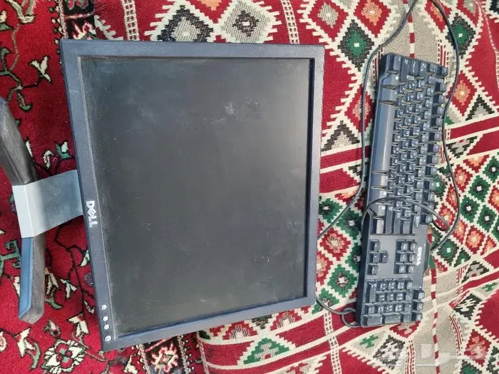 شاشة كمببوتر و2 كيبورد 0