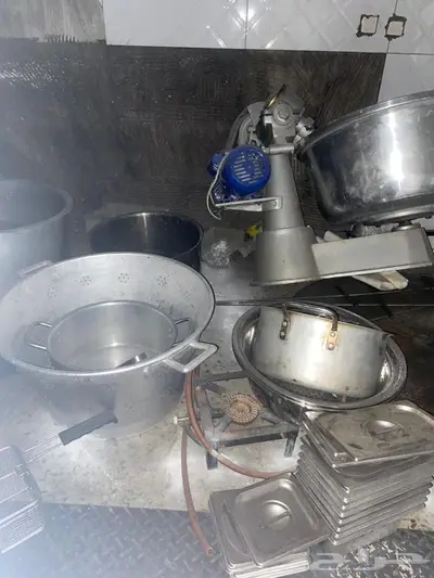 اغراض مطعم بحالة ممتازة للبيع 3