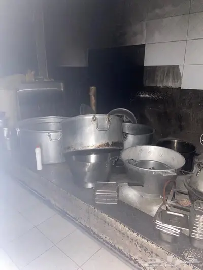 اغراض مطعم بحالة ممتازة للبيع 8