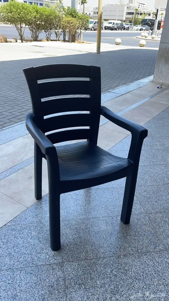 طاولات وكراسي مميزة 13