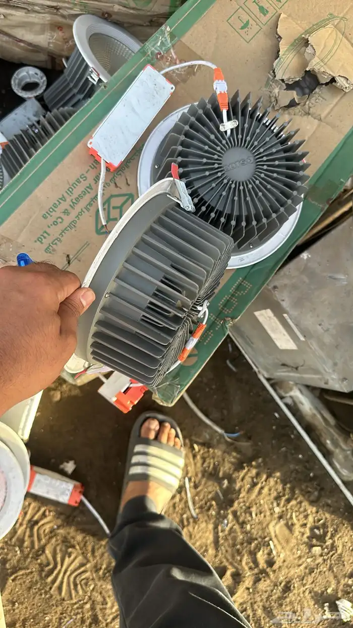 لمبات لد جديده عدد 260 حبه 50 واط 2