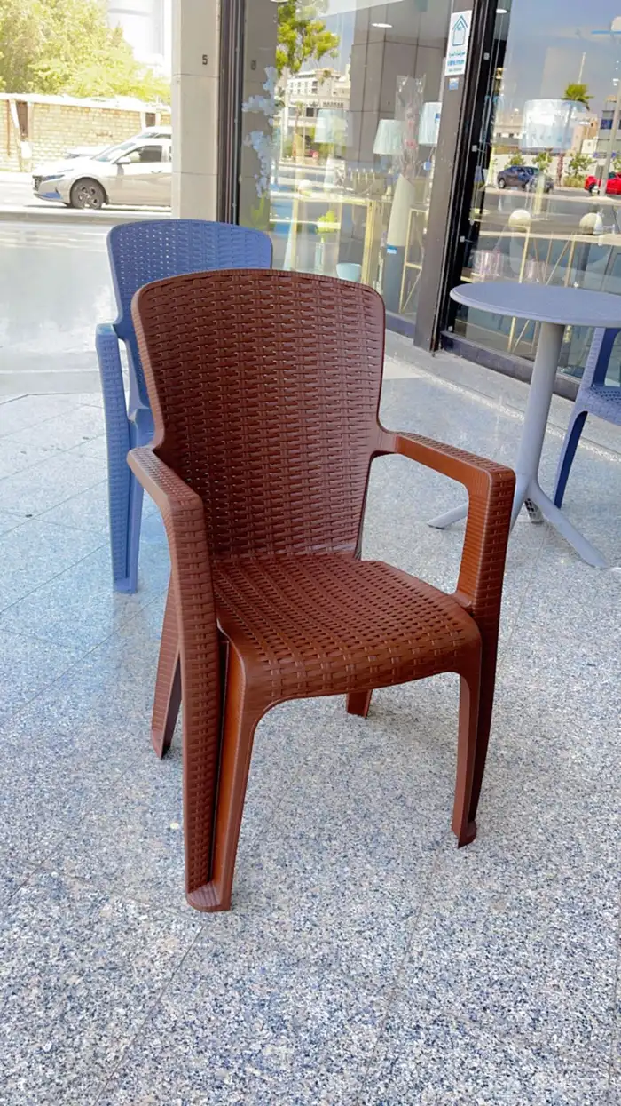 طاولات وكراسي مميزة 15