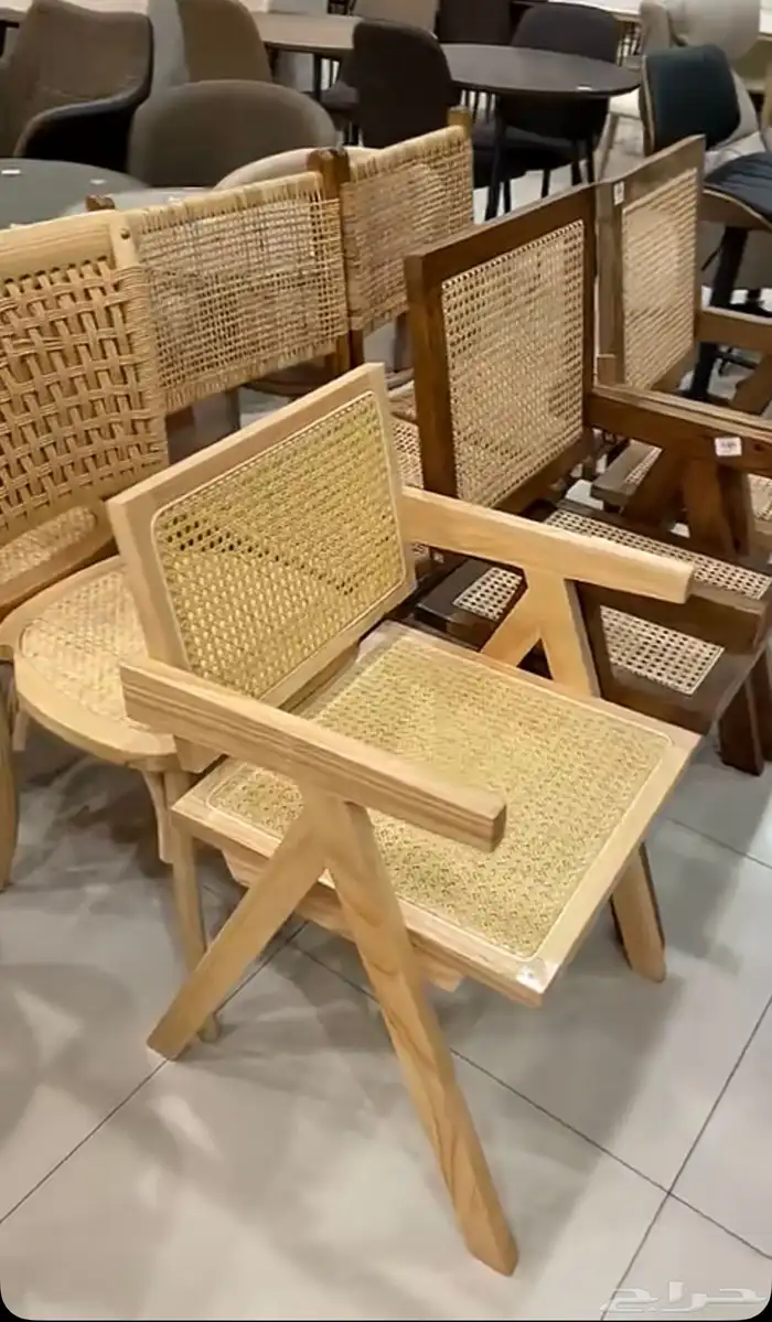 طاولات وكراسي مميزة 0