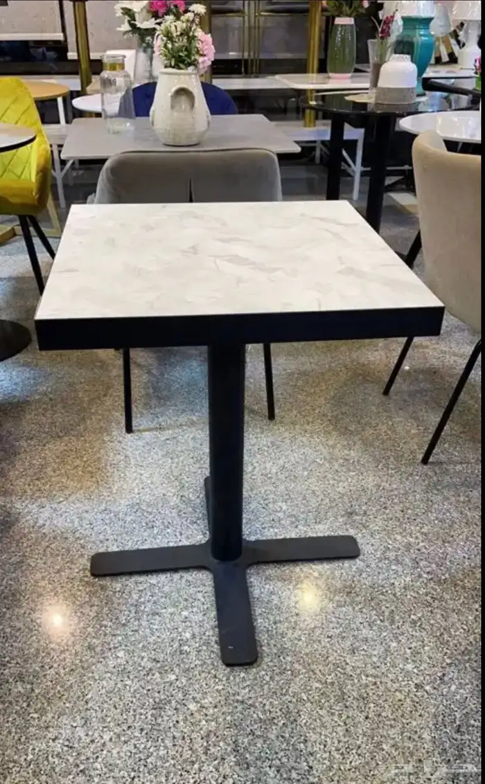 طاولات وكراسي مميزة 60