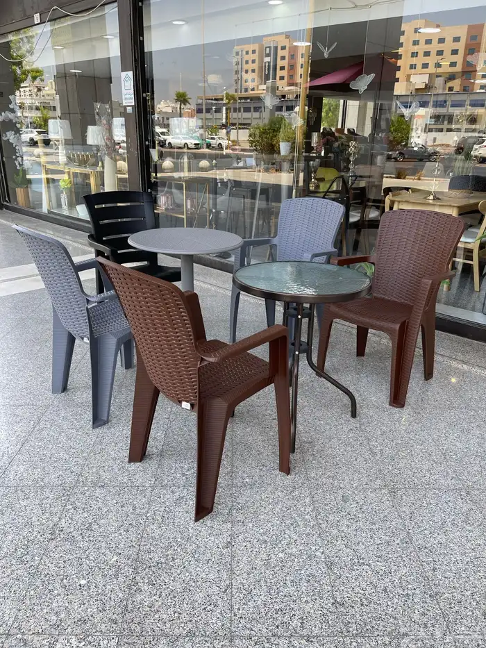 طاولات وكراسي مميزة 11