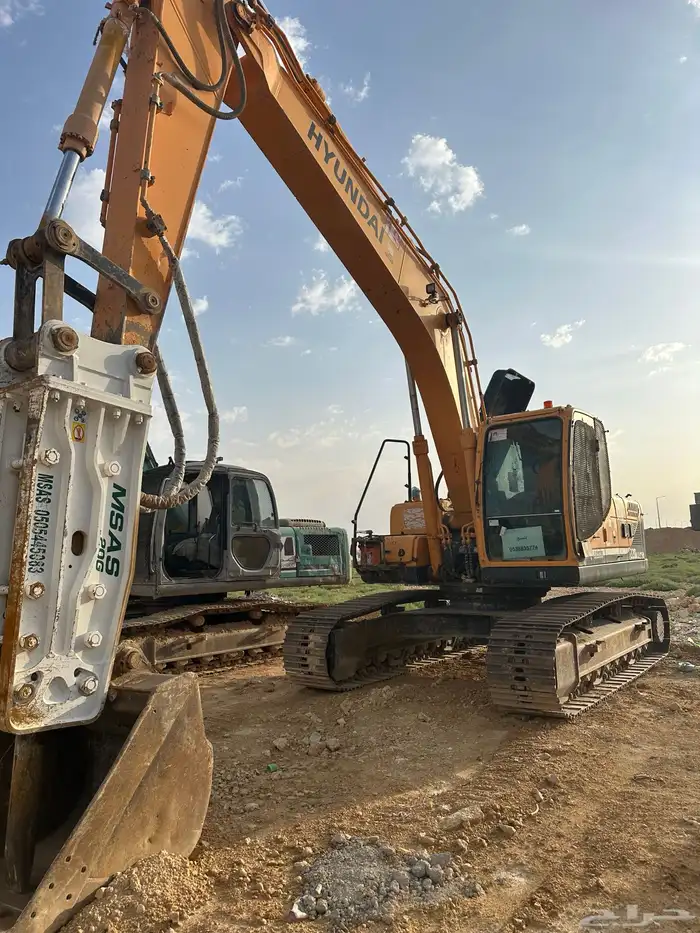 حفارات بوكلين للايجار Poklin excavators for rent 3