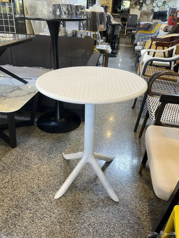 طاولات وكراسي مميزة 10