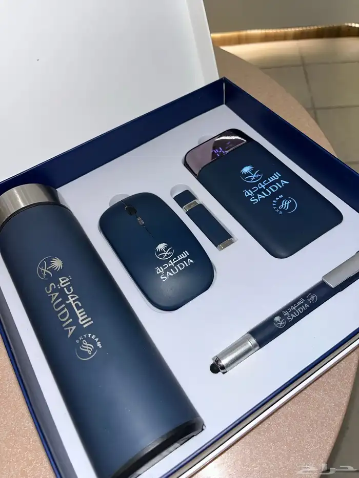 اطقم فاخرة مع طباعة شعار 1