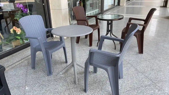 طاولات وكراسي مميزة 12