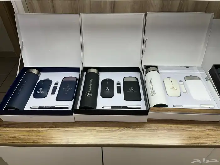 اطقم فاخرة مع طباعة شعار 9