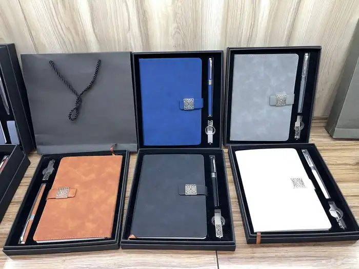 اطقم فاخرة مع طباعة شعار 12