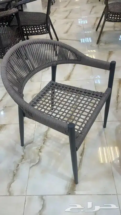 طاولات وكراسي مميزة 8