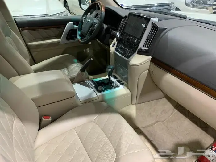 لاندكروزر VXR وايت اديشن رقم 1 بدون هيدروليك بريمي 2018 8