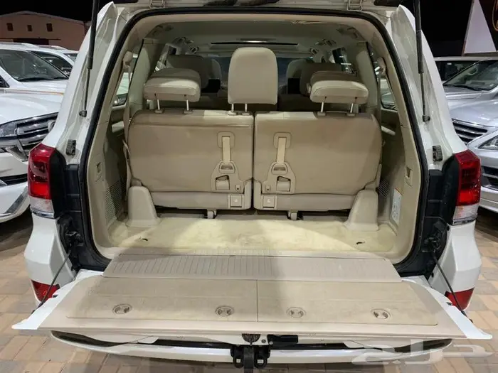 لاندكروزر VXR وايت اديشن رقم 1 بدون هيدروليك بريمي 2018 12