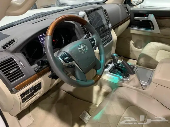 لاندكروزر VXR وايت اديشن رقم 1 بدون هيدروليك بريمي 2018 7