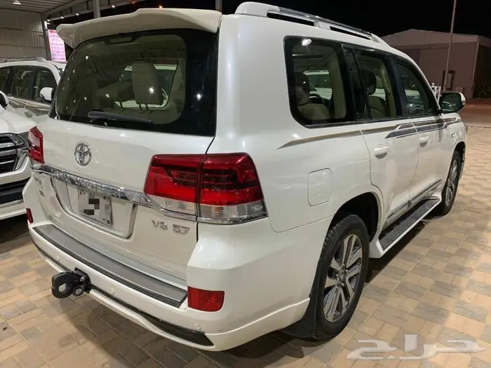 لاندكروزر VXR وايت اديشن رقم 1 بدون هيدروليك بريمي 2018 3