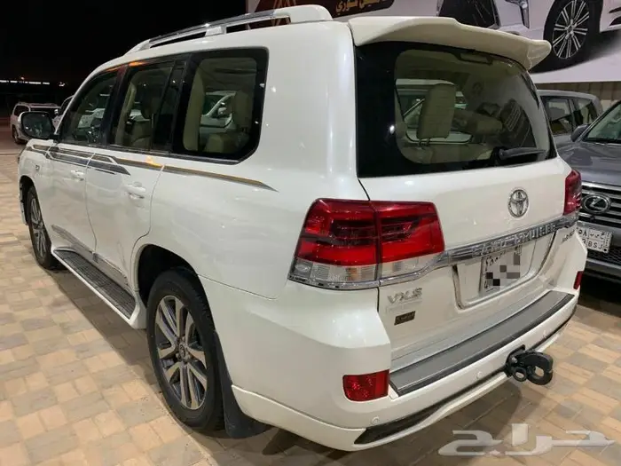 لاندكروزر VXR وايت اديشن رقم 1 بدون هيدروليك بريمي 2018 4
