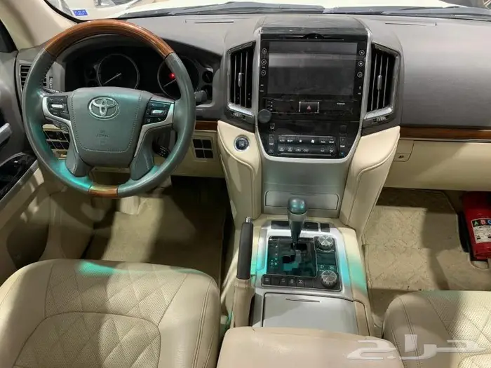 لاندكروزر VXR وايت اديشن رقم 1 بدون هيدروليك بريمي 2018 6