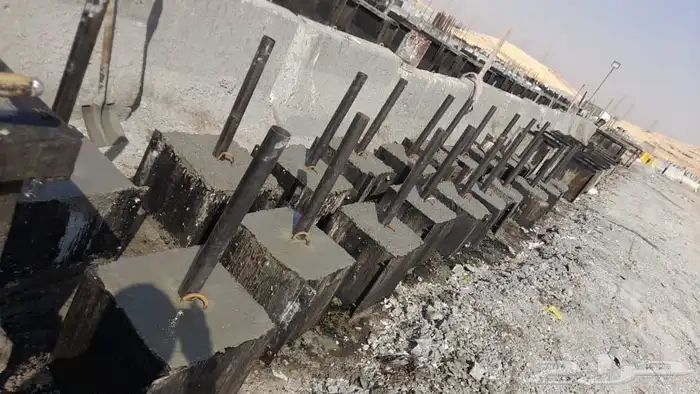 حواجز خرسانية نيوجيرسي قواعد انارة مصدات 9