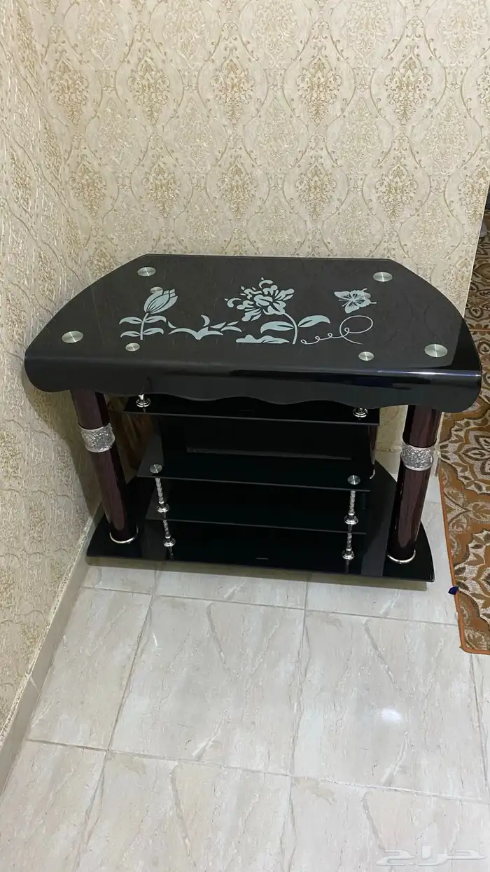 طاوله قزاز نظيفة للبيع 2