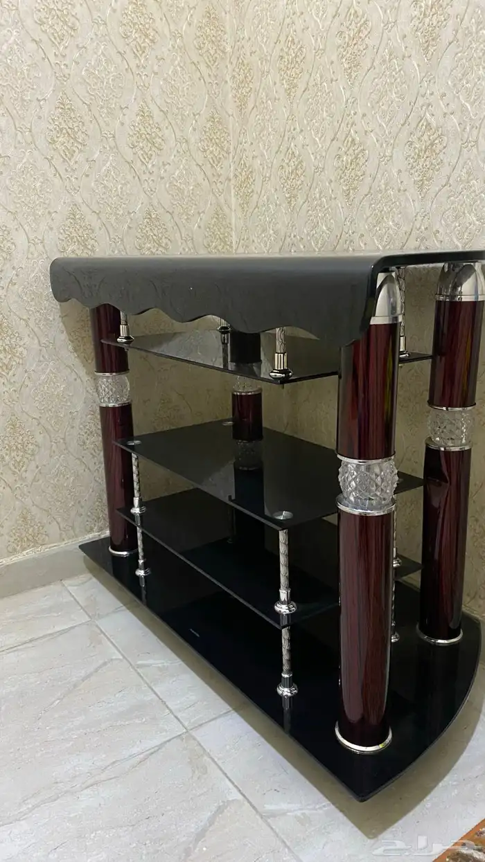 طاوله قزاز نظيفة للبيع 0