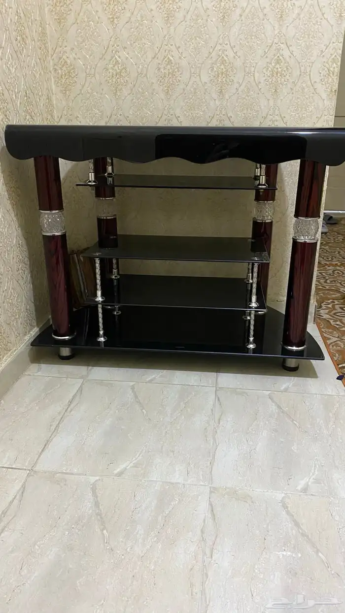 طاوله قزاز نظيفة للبيع 1