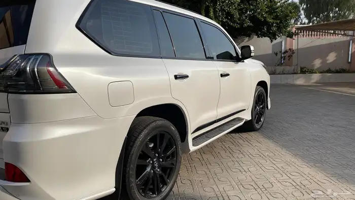 جيب لكزس بلاك اديشن LX570 2019 0