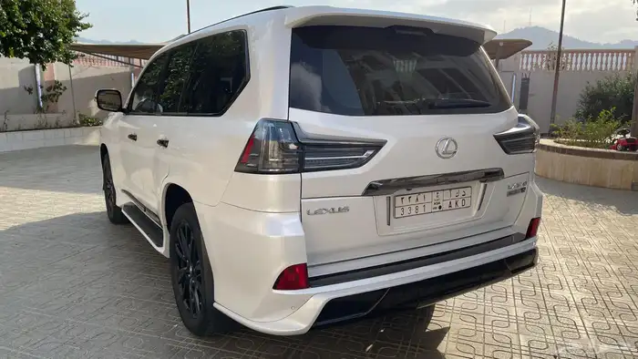 جيب لكزس بلاك اديشن LX570 2019 4