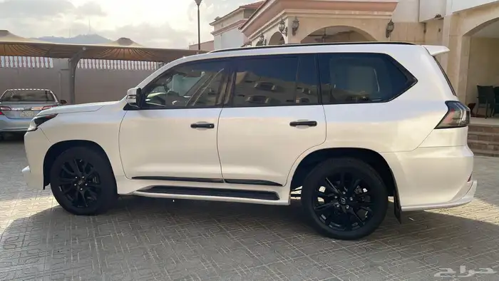 جيب لكزس بلاك اديشن LX570 2019 6