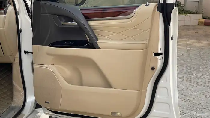 جيب لكزس بلاك اديشن LX570 2019 27