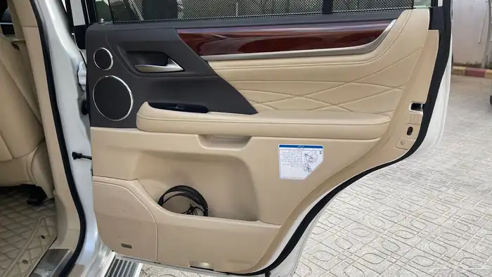 جيب لكزس بلاك اديشن LX570 2019 44