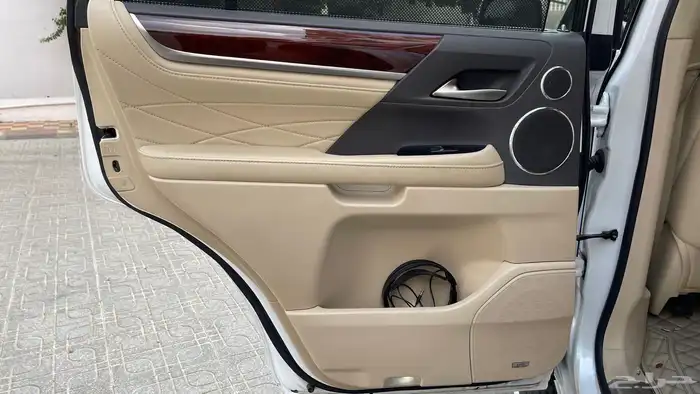 جيب لكزس بلاك اديشن LX570 2019 42