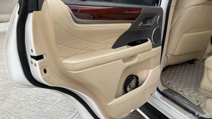 جيب لكزس بلاك اديشن LX570 2019 39