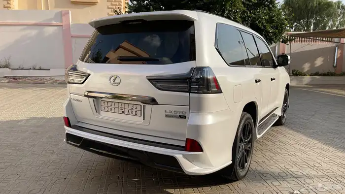 جيب لكزس بلاك اديشن LX570 2019 9