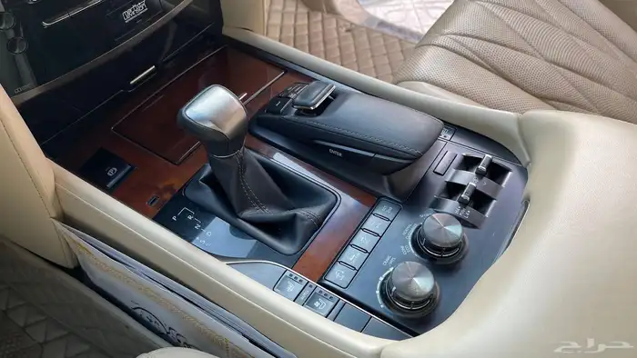 جيب لكزس بلاك اديشن LX570 2019 35