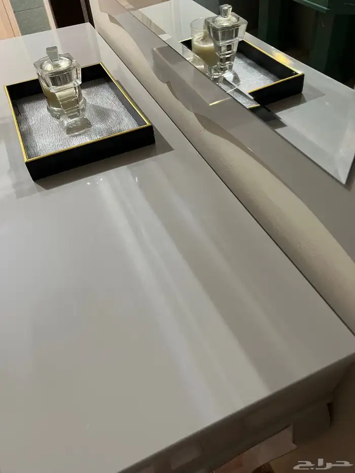 طاولة مدخل 1