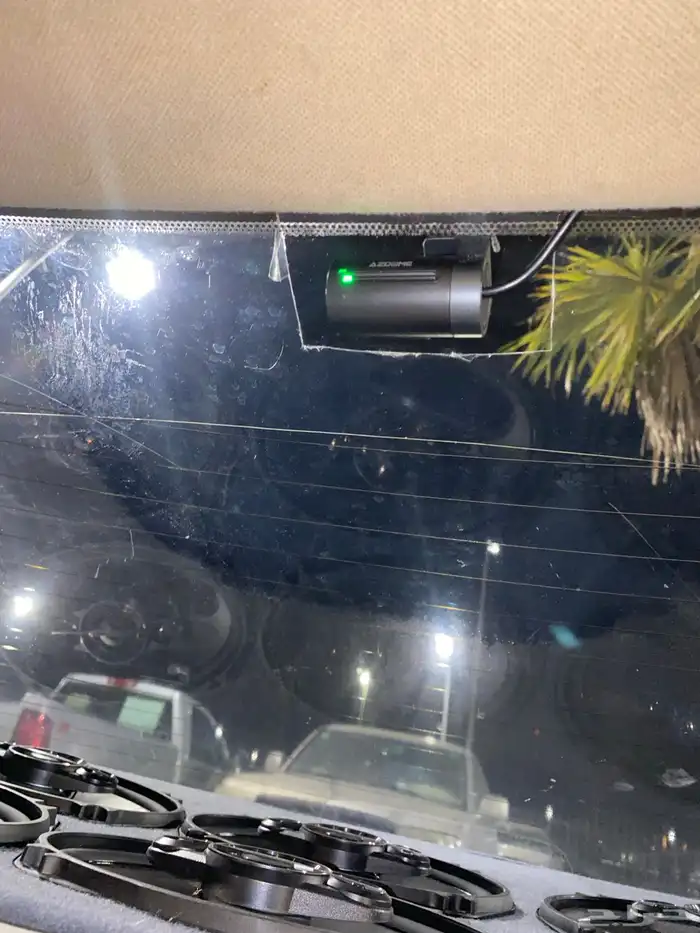 فني سعودي تركيب داش كام للمركبات 13