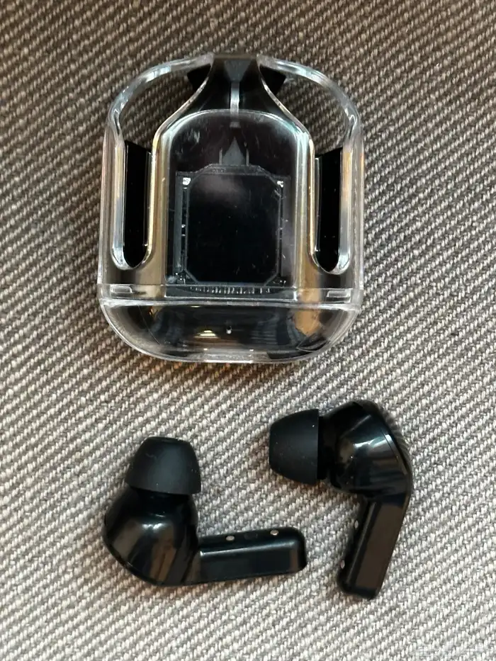 سماعات بلوتوث ايربودز مميزة بسعر مناسب 7