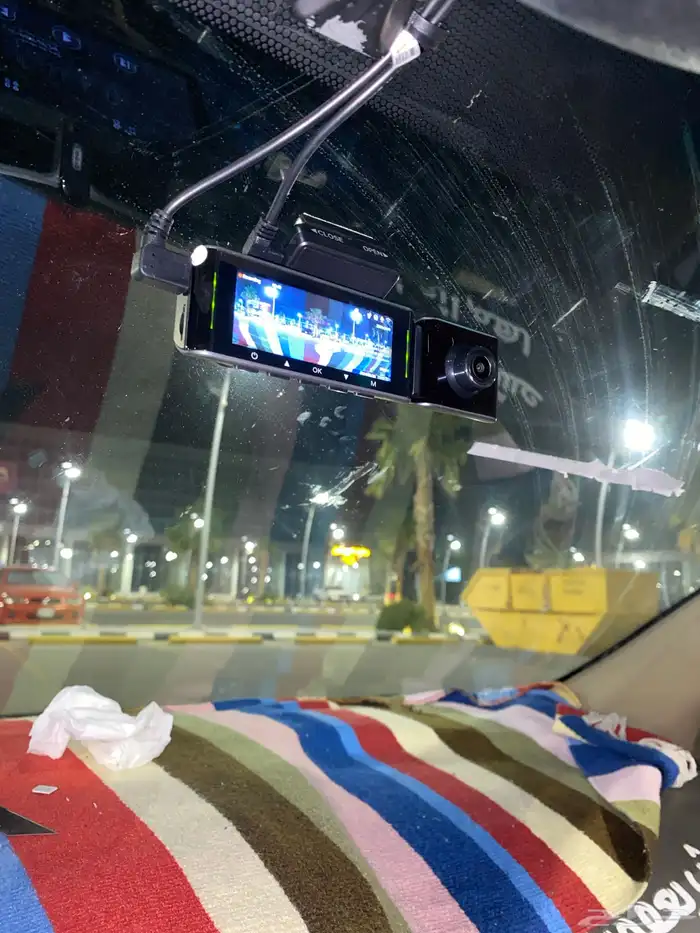 فني سعودي تركيب داش كام للمركبات 12