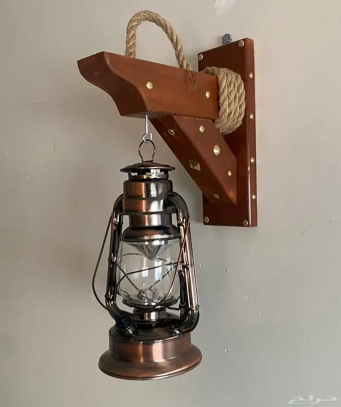 فانوس تراثي مع قاعدة جدارية 10