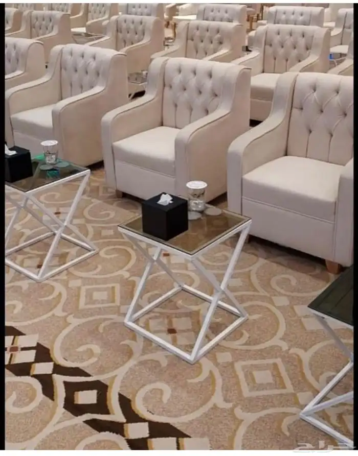 شاشات وطاولات وكراسي 1