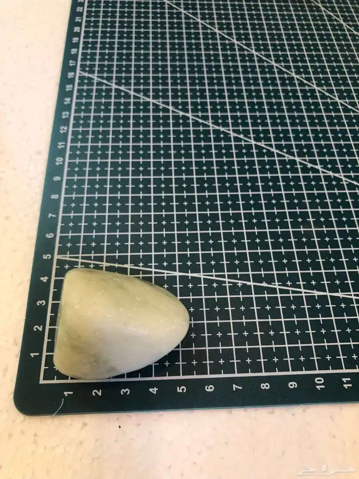 مجموعة نادرة من الأحجار الكريمة والعقيق الخام بأحجام وألوان 14